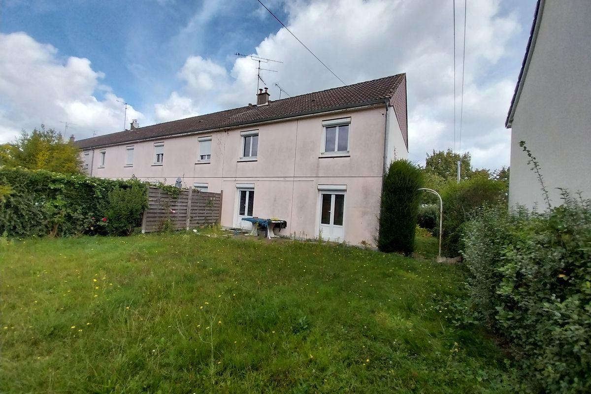 Maison à Saint Jean De La Ruelle 2