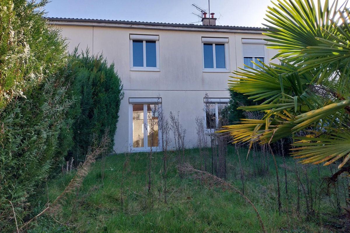 Maison à Saint Jean De La Ruelle 2