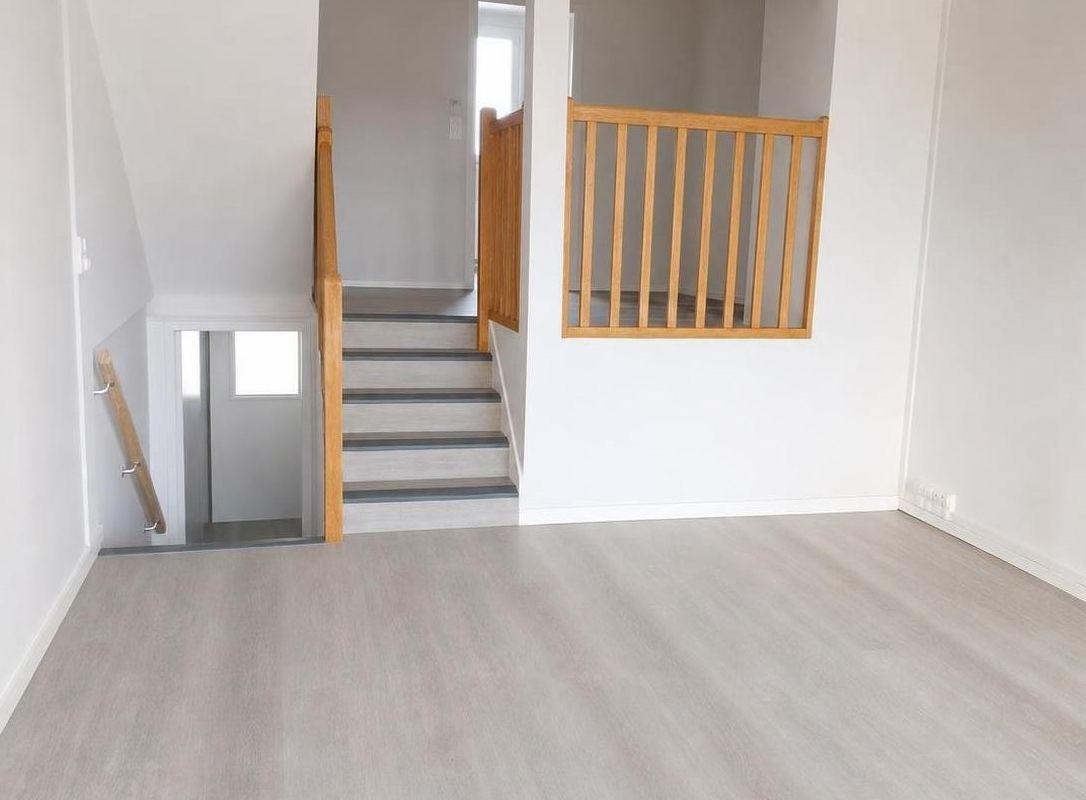 Maison d'architecte à Saint Denis De L Hotel 3